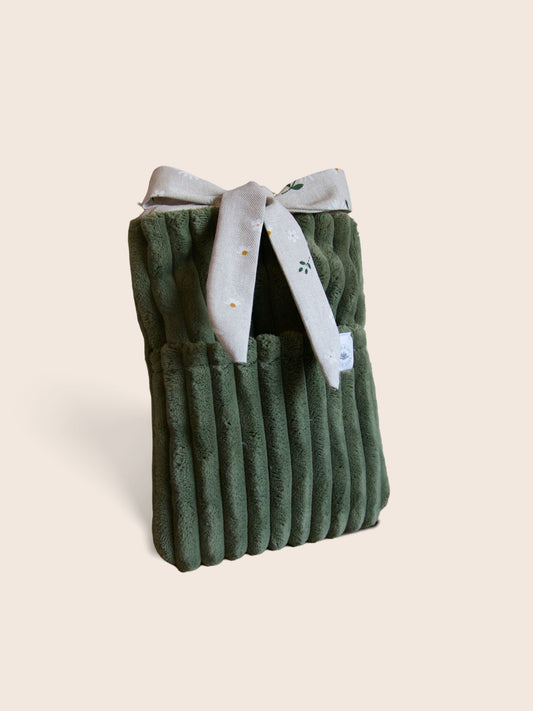 Booksleeve Green & Daisies